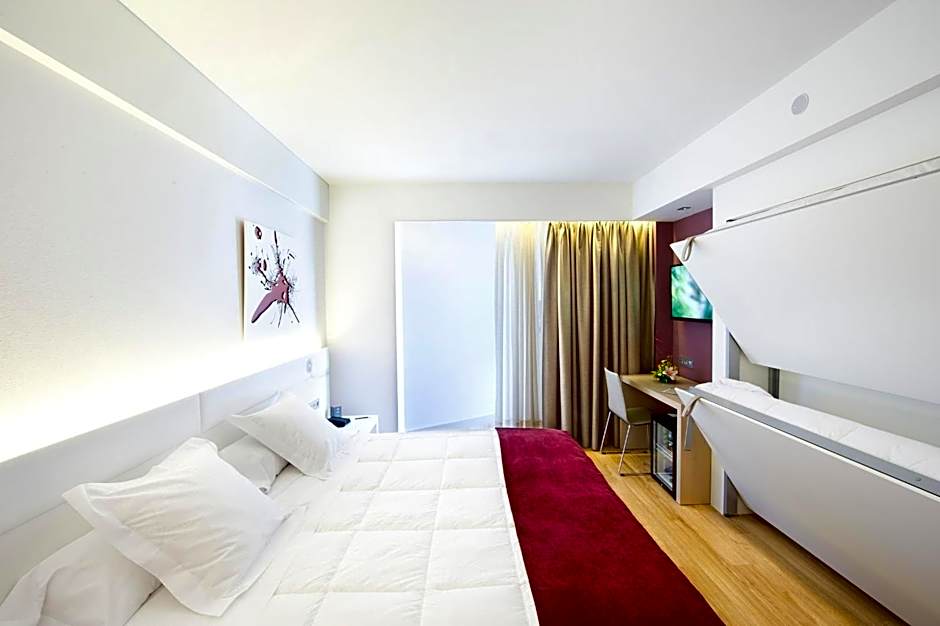 Photo 1 of 6 of Quadruple Room (3 Adults + 1 Child)