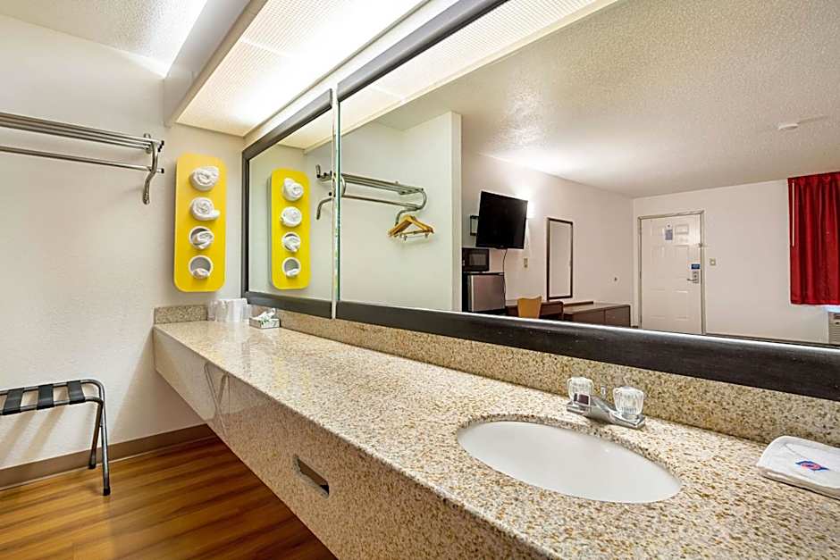 Motel 6-Covington, TN