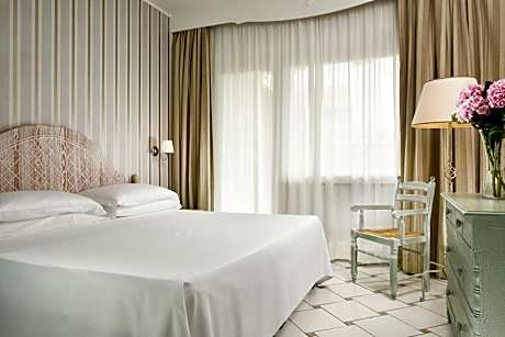 Suite with Pool View