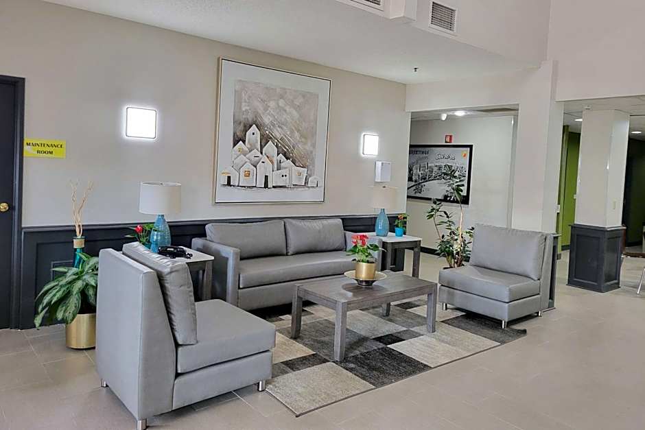 Super 8 by Wyndham Aurora/Naperville Area