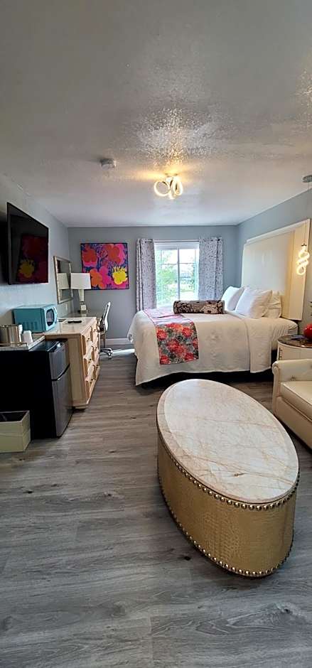 Dragonfly Inn & Suites