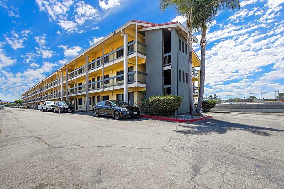 La Quinta Inn by Wyndham Costa Mesa / Newport Beach
