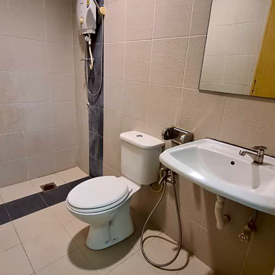 PAVILION INN HOTEL LUMUT