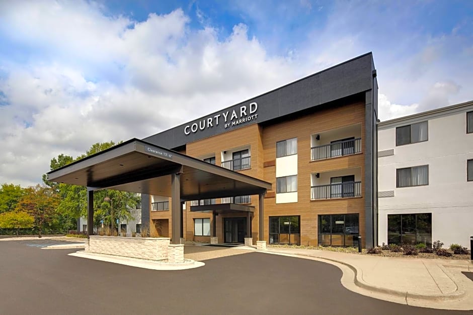 Courtyard by Marriott Grand Rapids Airport