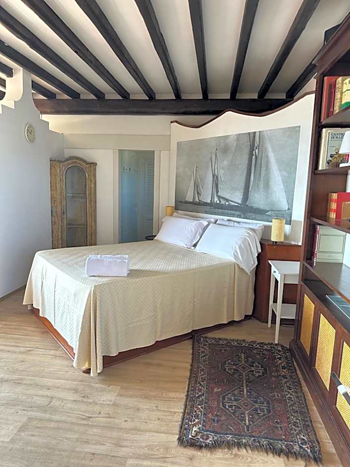 Piccadilly Penthouse with Jacuzzi