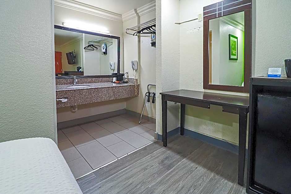 Rodeway Inn San Antonio Lackland AFB - SeaWorld