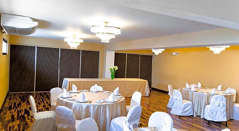 Thunderbird Carrera Hotel & Casino