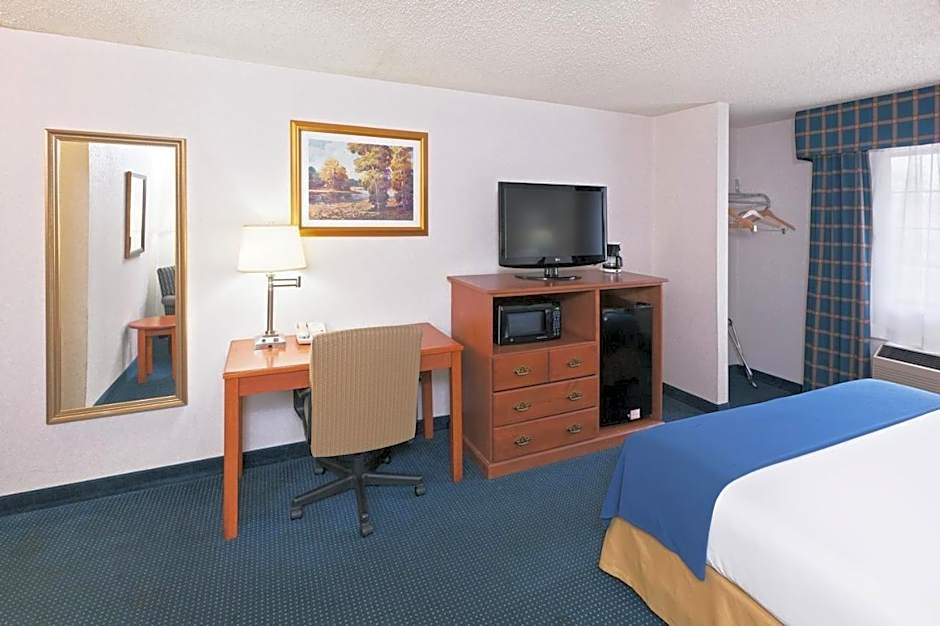 Ramada by Wyndham Santa Fe