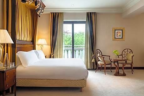 Picasso Suite Club View