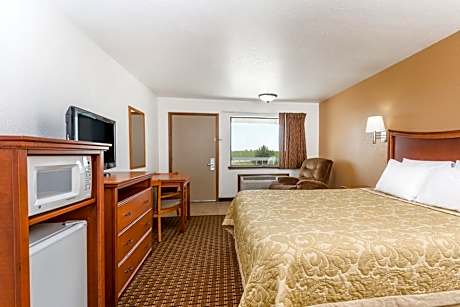 1 King Bed Non-Smoking