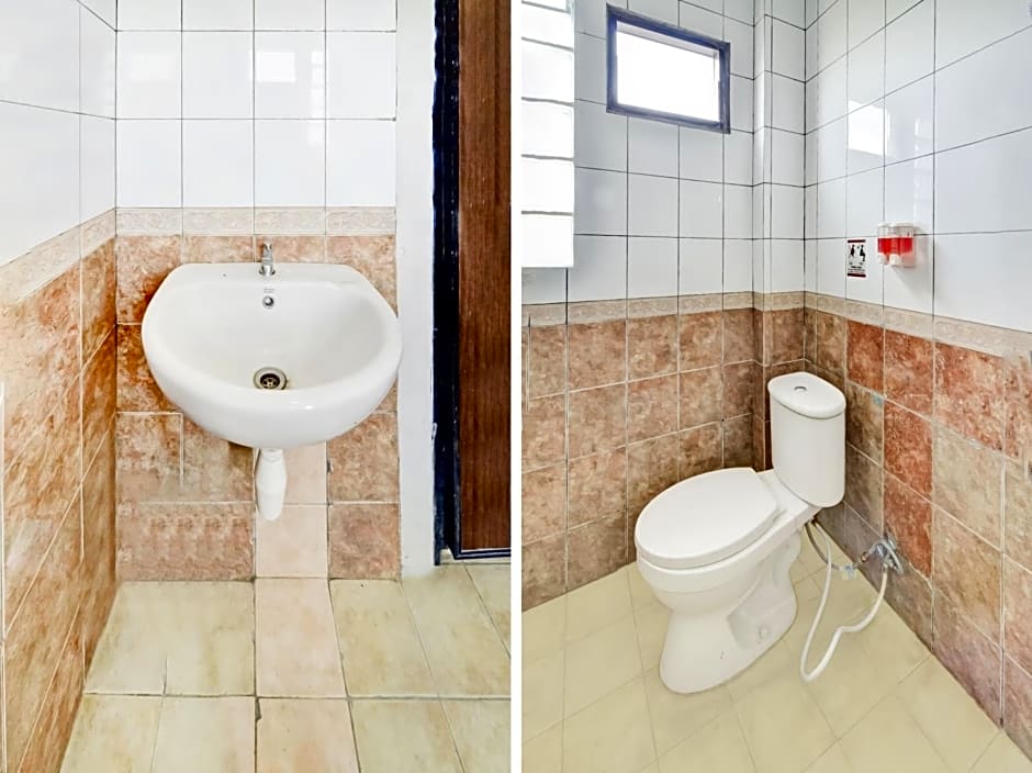 Vaccinated Staff - OYO 90048 Teratai Bekasi Guesthouse