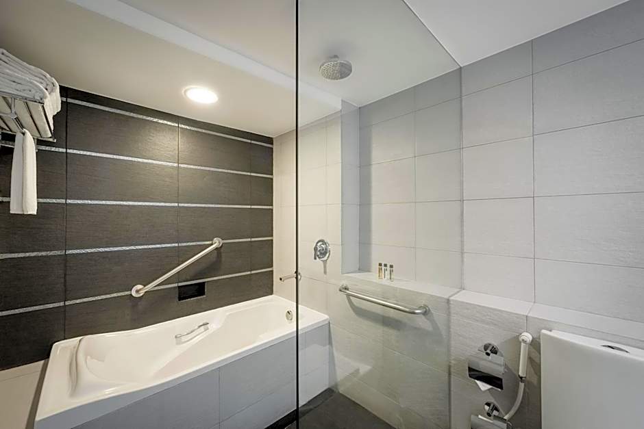 Jen Manila by Shangri-La