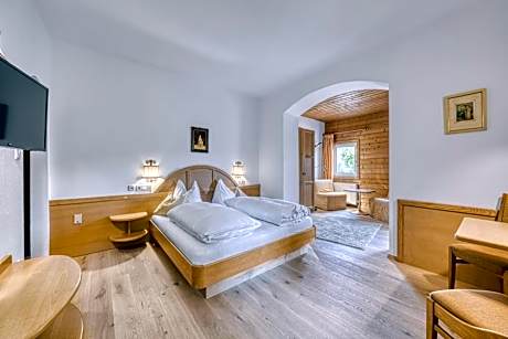 Family Room (2 Adults + 1 Child)