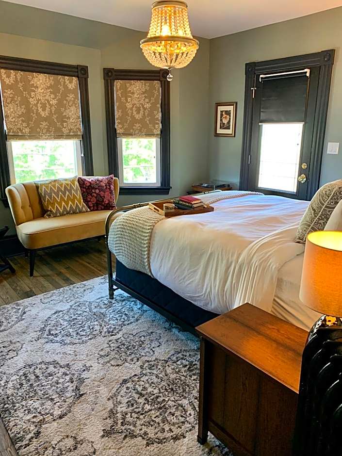 Slaymaker & Nichols Gastro House & Inn