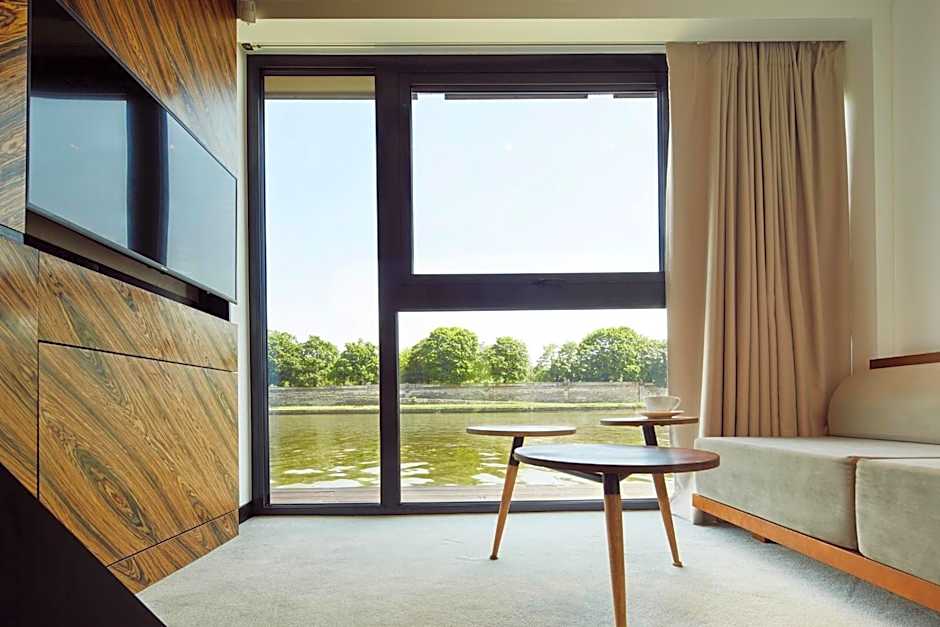 New Port Apartments on the River