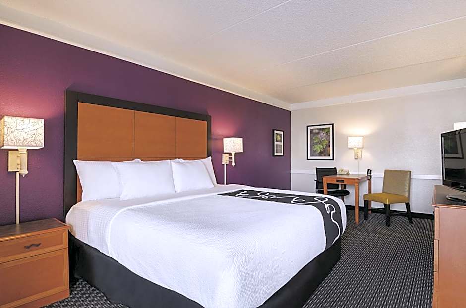 Baymont by Wyndham Greenville Woodruff Rd