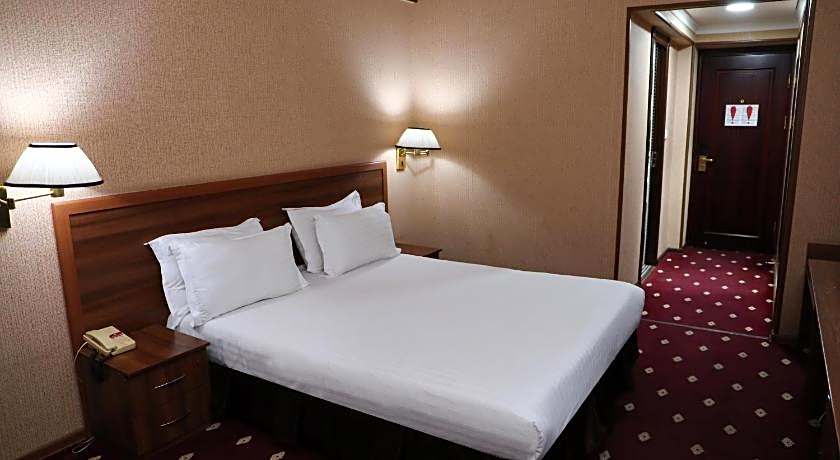 Le Grande Plaza Hotel