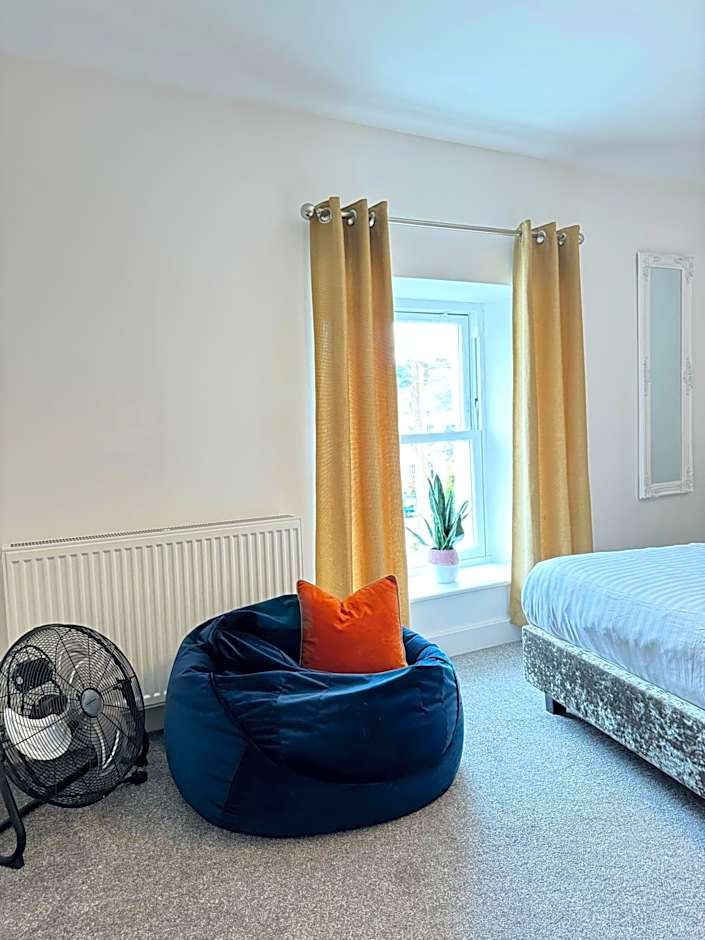 The Courtyard, 4 - Bed, Sleeps 6, Pets Welcome