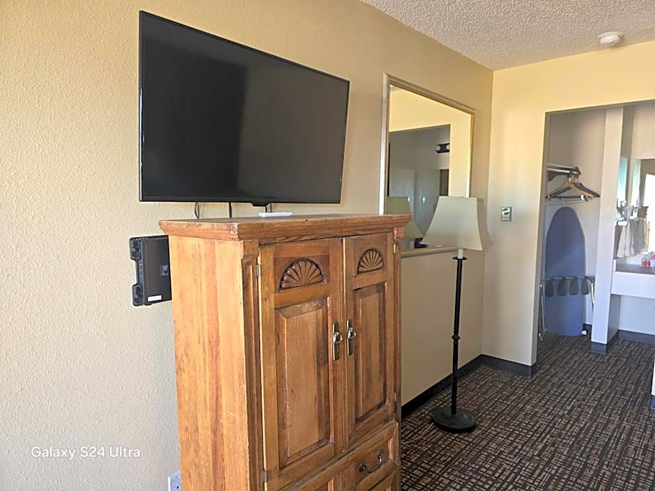 Econo Lodge Eagle Nest