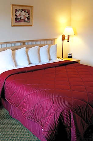Deluxe Queen Room with Two Queen Beds with Bath