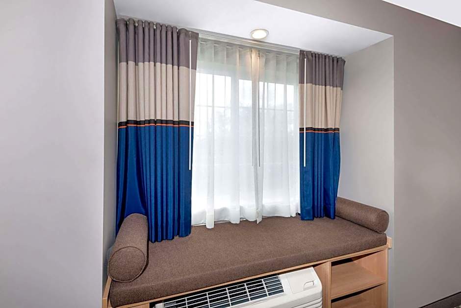 Microtel Inn & Suites by Wyndham Farmington