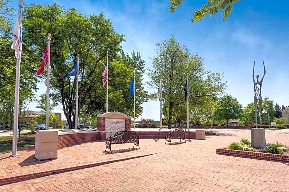 Clarion Pointe - Greensboro Coliseum Area