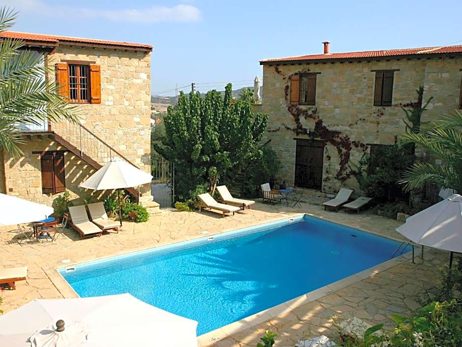 Porfyrios Country House