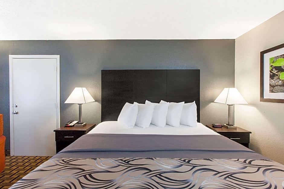 Days Inn by Wyndham Ennis
