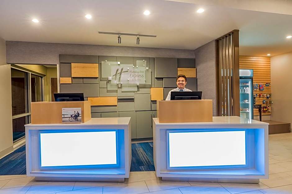 Holiday Inn Express and Suites Lake Havasu London Bridge By IHG