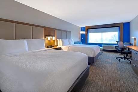 2 Queen Suite Comm Access
