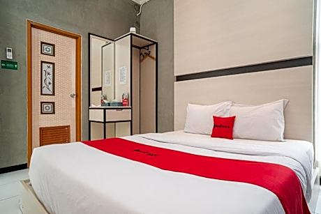 RedDoorz Syariah @ Mitra Guest House.