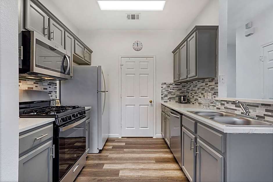 Quaint 2BD2B Condo* Fully Furnished*Amazing Patio*