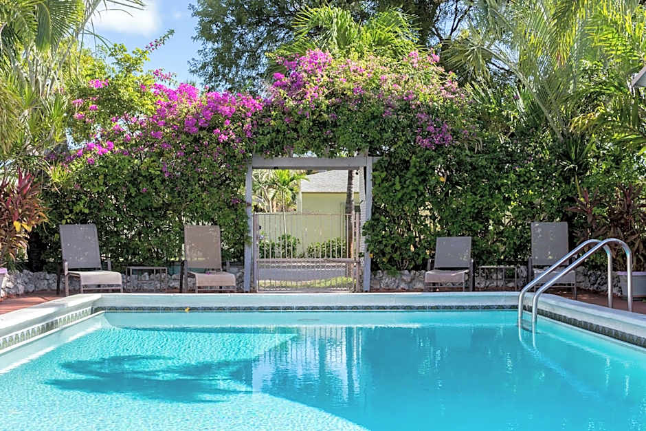 Richard's Motel Courtyard