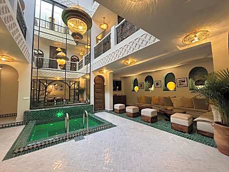 Privatized Green House (Four bedrooms & Spa)