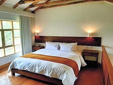 Family Room (2 Adults + 2 Children)