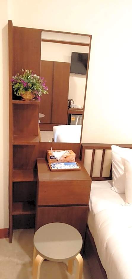 Suthep Home & Hostel