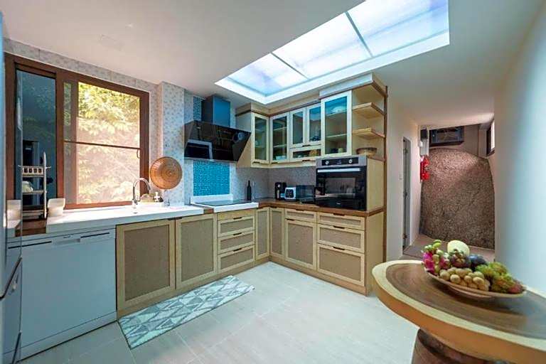 The Rock Samui Poshtel Lamai Beach