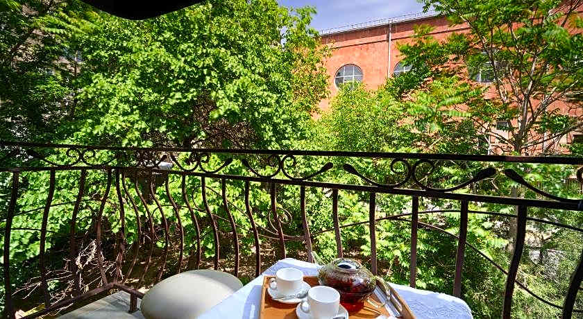 Elysium Gallery Hotel