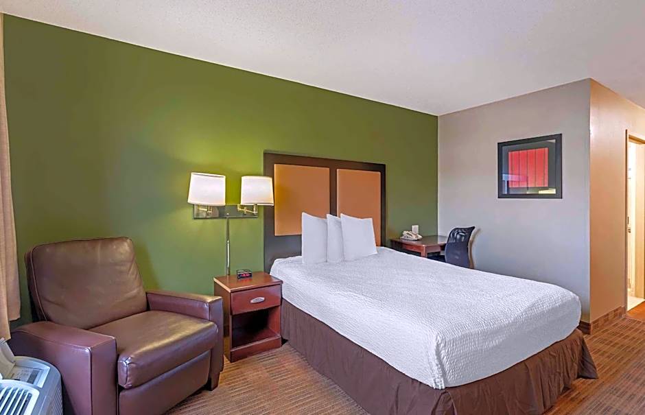 Extended Stay America Suites - Chicago - Woodfield Mall