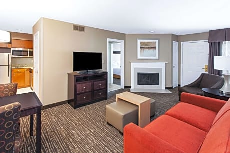 1 King Bed 1 Bedroom Fireplace Suite Nonsmok