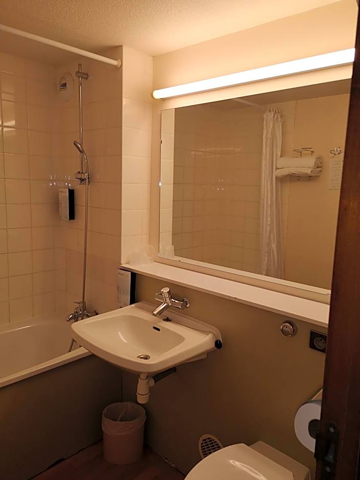 Campanile Angers Ouest - BeaucouzÃ©