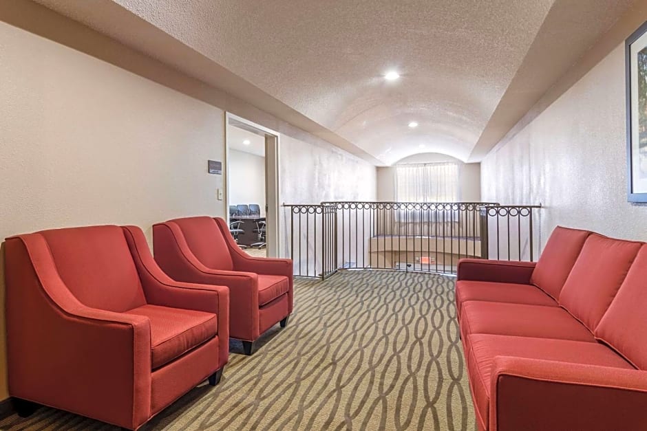 Comfort Suites