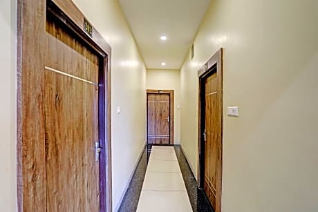 OYO Hotel Kubervatika