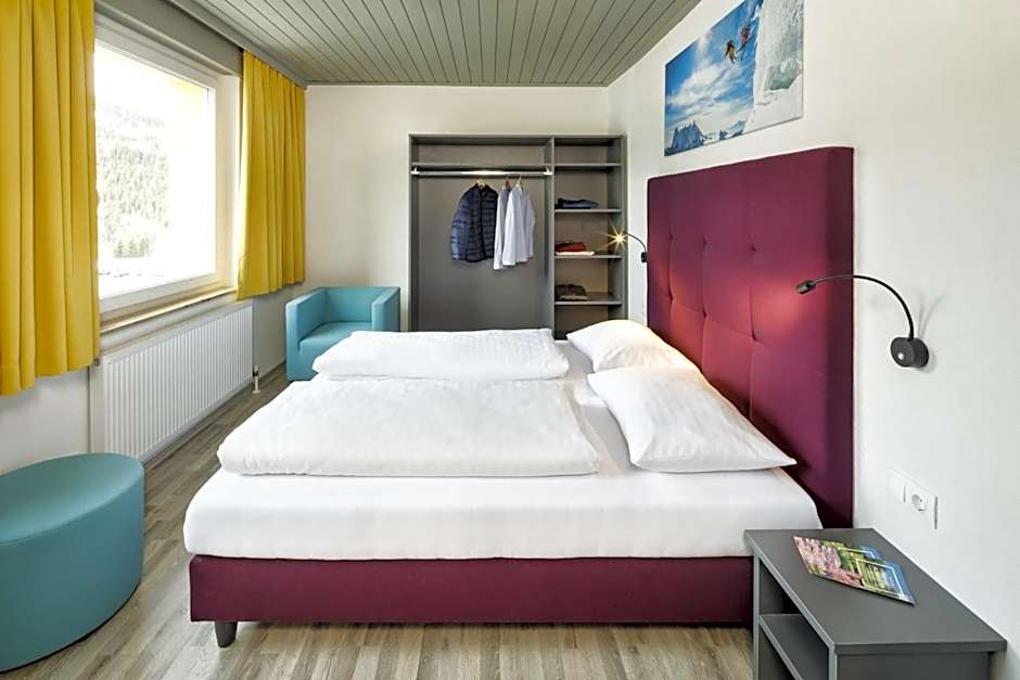 Basekamp Mountain Budget Hotel