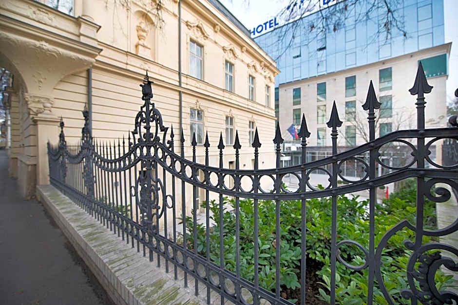 Wilson Palace by LOFT