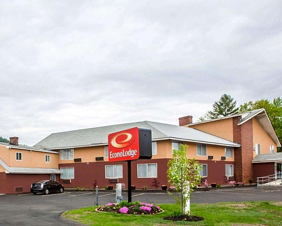 Photo 1 of 33 of Econo Lodge Lakes Region