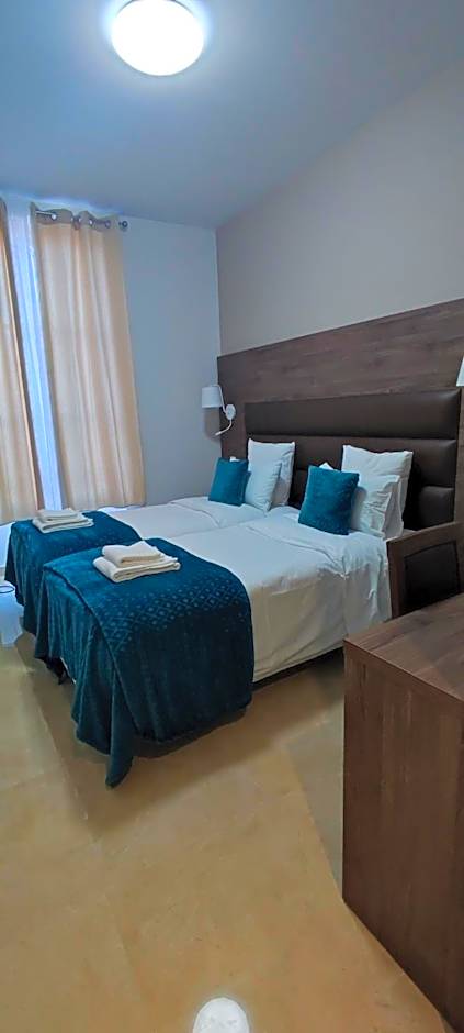 SQUARE HOTEL