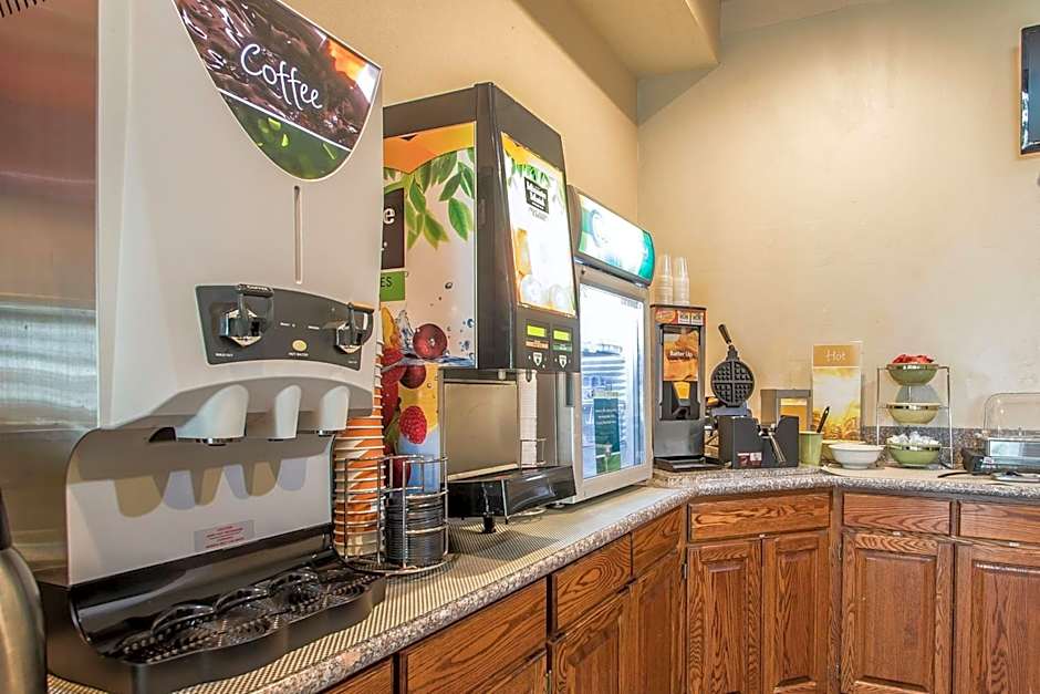 Quality Inn & Suites East Troy I-43