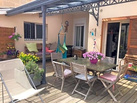 CALME , PROCHE du Centre, Grande Terrasse, Petit déjeuner