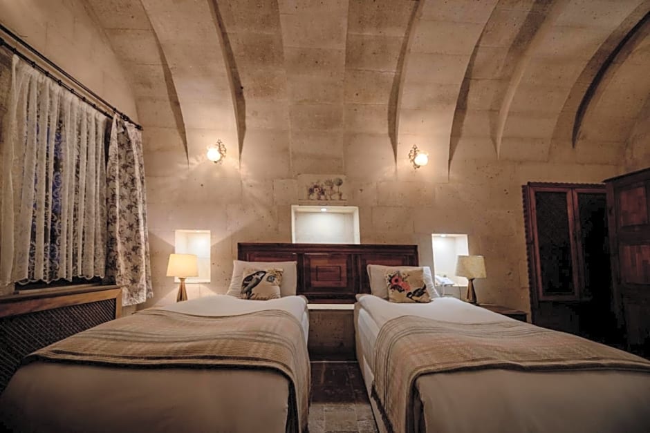 Sinasos Palace Cave Hotel